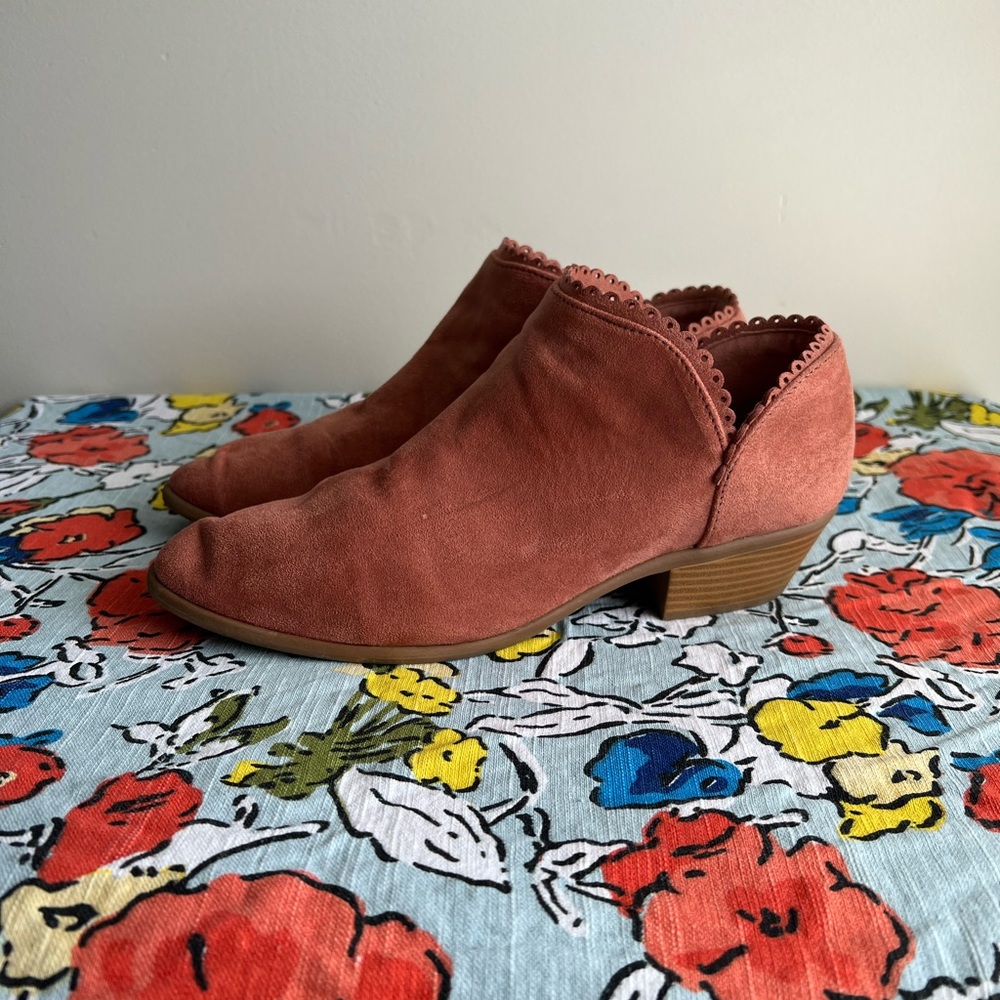 Qupid Rose Scalloped Ankle Boots